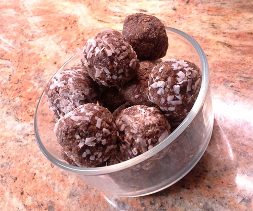 No-Bake, Chocolaty Coconut, Flax, Chia Power Balls
